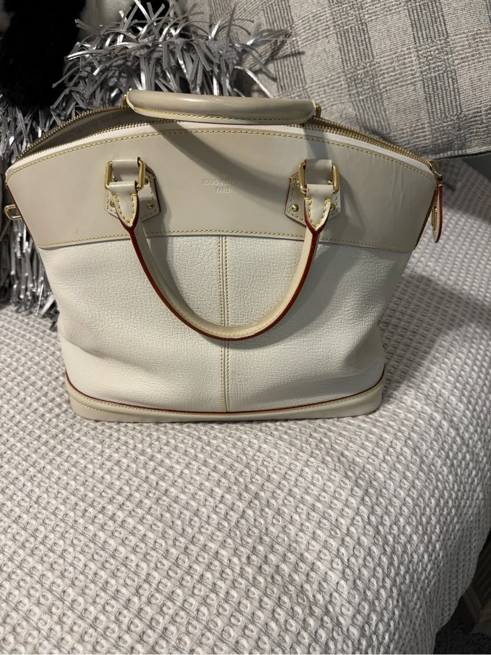 LV Suhali Goatskin Leather Lockit Bag in Ivory with Certificate of Authenticity